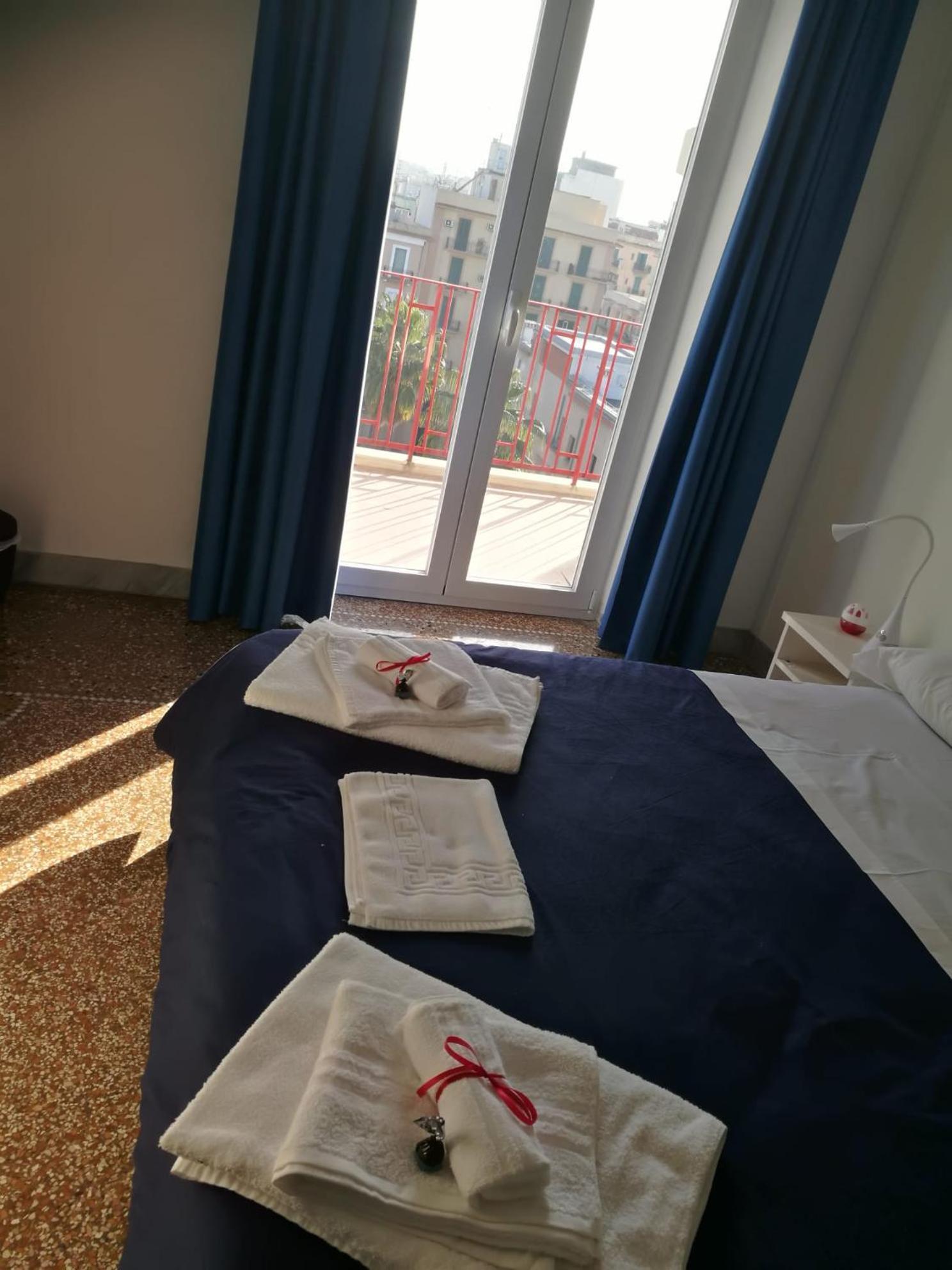 Settimo Sole Affitta Camere Taranto Eksteriør billede